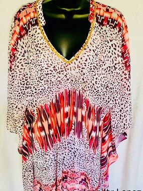 Jennifer Lopez Pink & Gold Patterned V-Neck Tunic